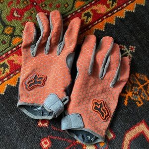 Fox biking gloves. Men’s size L. Used.